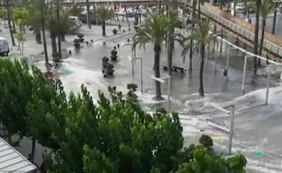Son Dakika! İspanya'nın Tatil Cennetinde Tsunami Meydana Geldi 1
