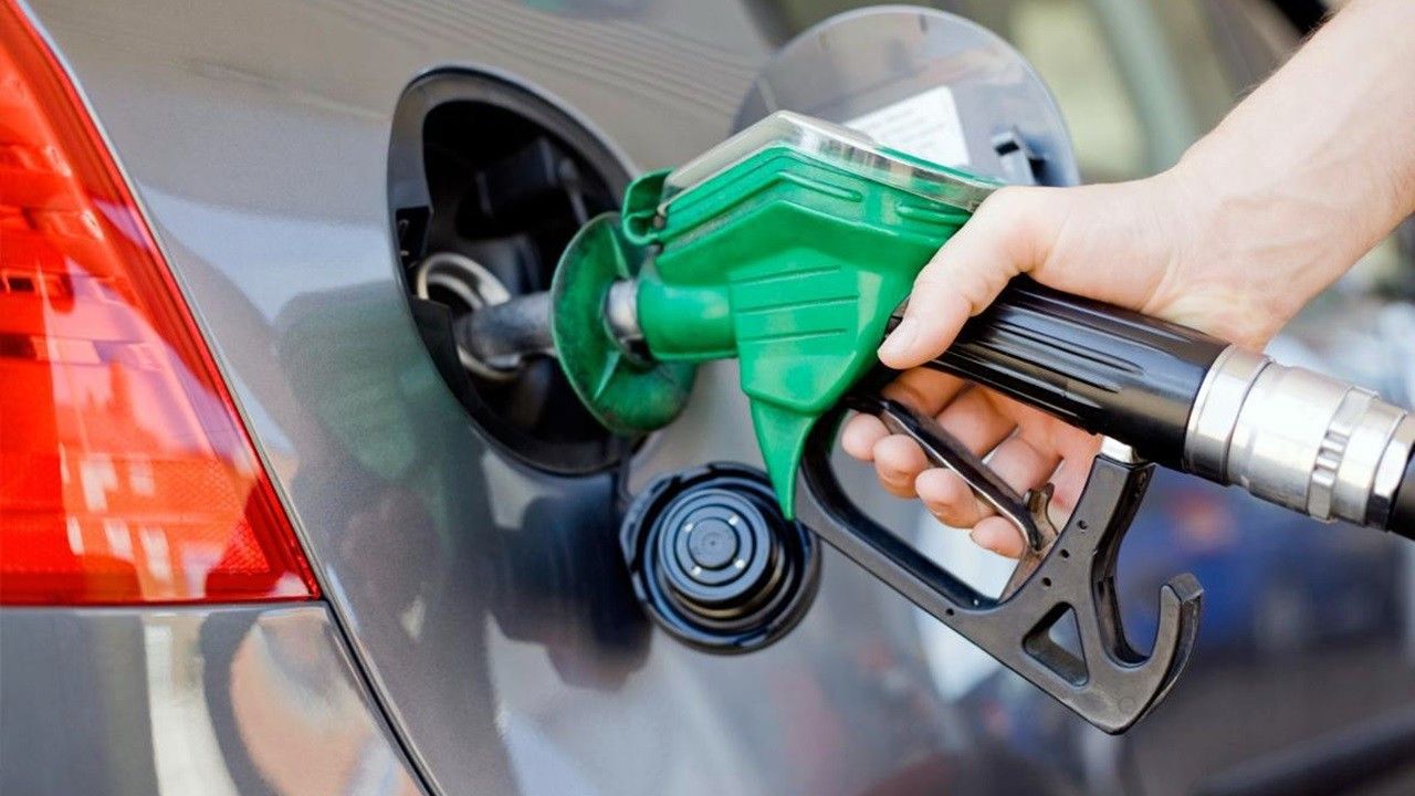 Petrol fiyatları çöktü, çifte akaryakıt indirimi açıklandı! Benzin ve motorin fiyatlarına ne kadar indirim geldi? 1