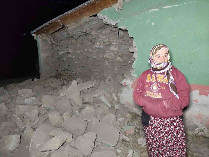 Ardahan deprem fırtınası ile sarsılmaya devam ediyor! AFAD duyurdu 2 evin duvarı çöktü, 3 kişi yaralandı 3