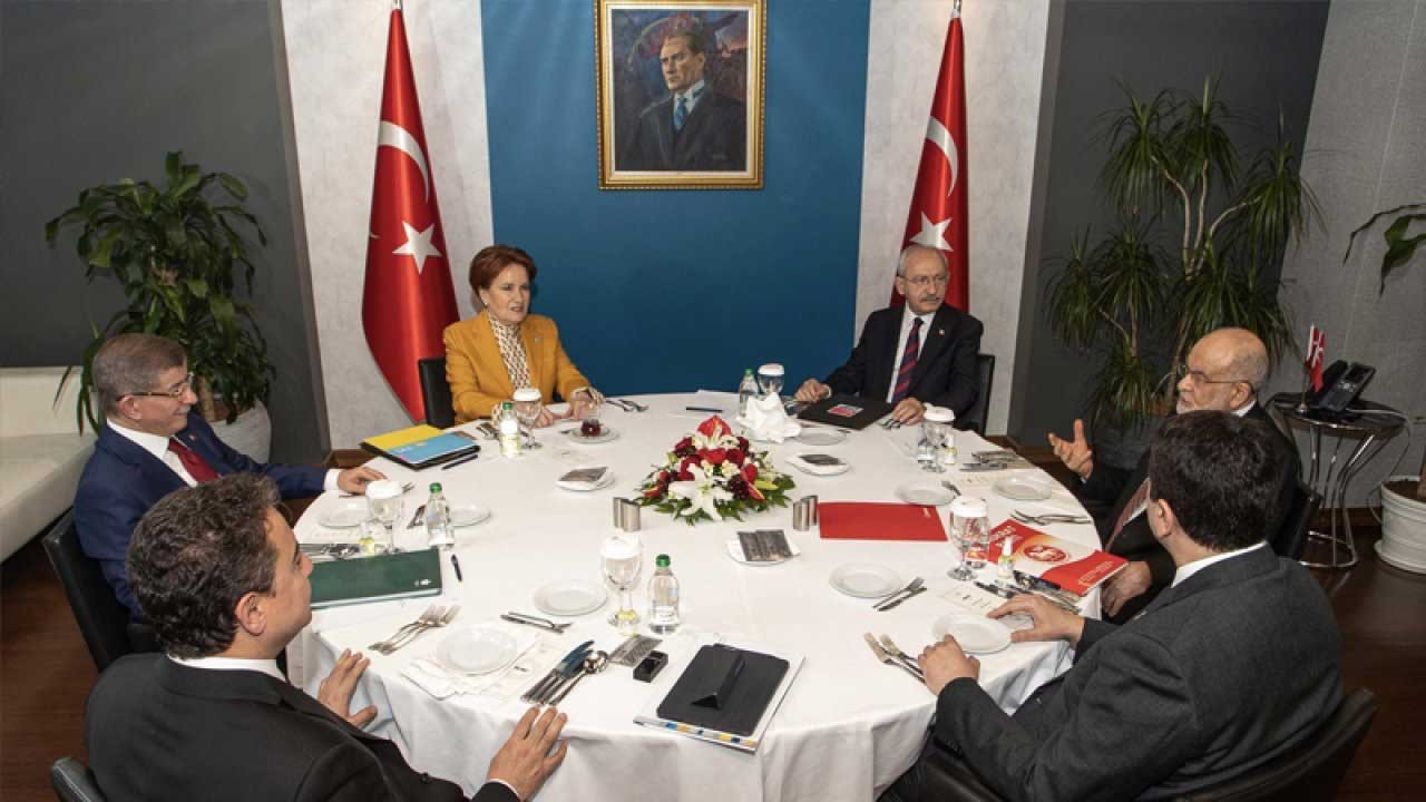 Kemal Kılıçdaroğlu altılı masanın adayı mı, Ahmet Davutoğlu, 2023 cumhurbaşkanlığı seçimi için kendisi mi aday olacak?