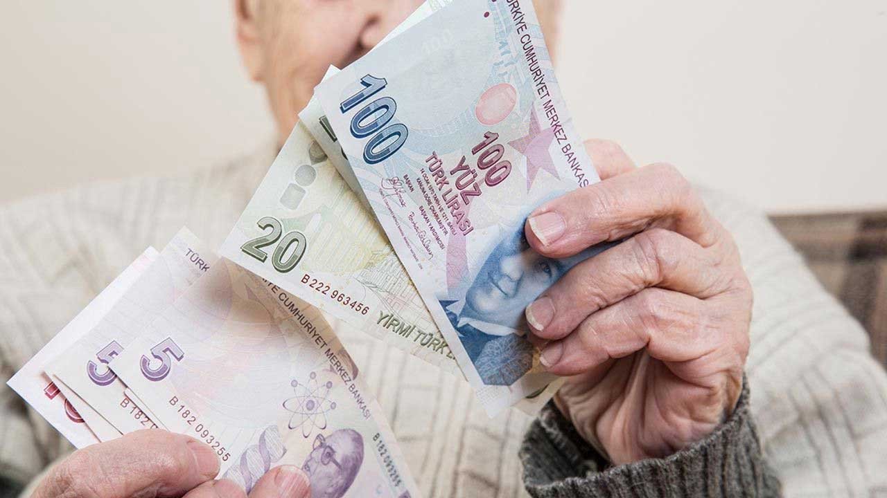 TÜED'den promosyon müjdesi! Özel bankalar ve kamu bankaları yarışa kalktı emeklilere maaş promosyonu 9.000 TL oldu