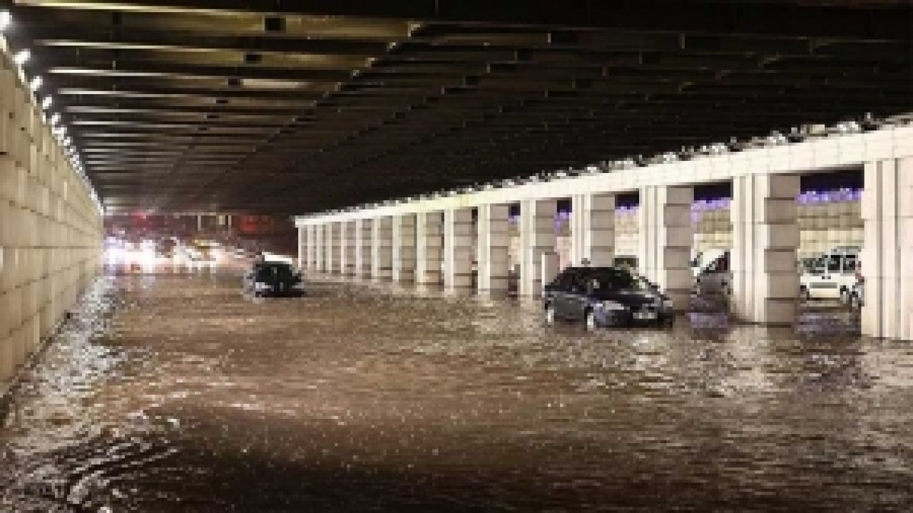 Son Dakika: İzmir'de Büyük Sel Felaketi Nedeni İle 1 Kişi Hayatını Kaybetti!