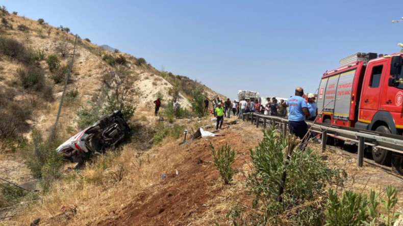 Gaziantep Nizip son dakika trafik kazası haberi 2022: Katliam gibi kazada 15 kişi hayatını kaybetti!
